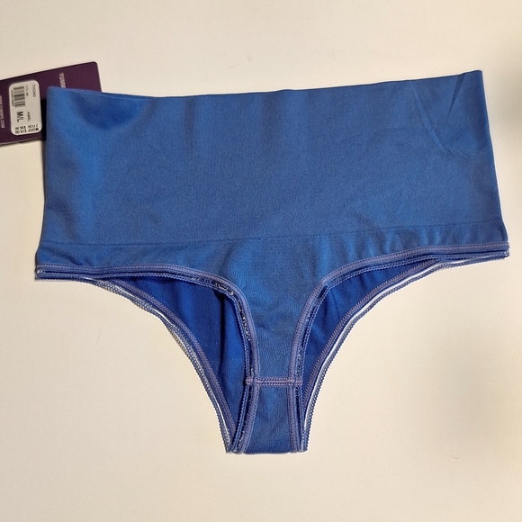 Yummy Shape Thongs - Picture 5 of 12